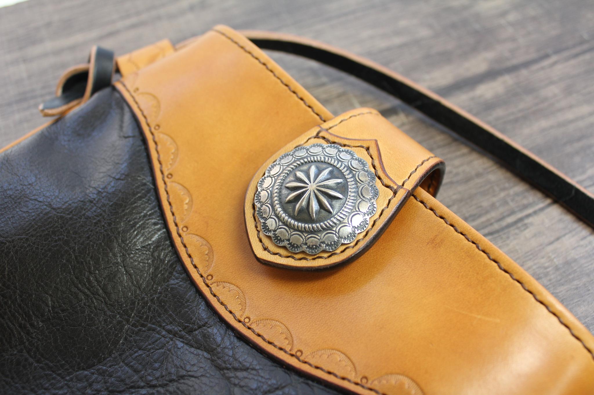 【イタリアンバッファロー使用】コンチョショルダーバッグ【在庫品・ワケあり】